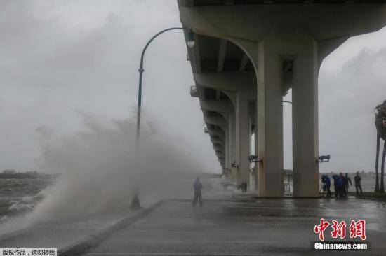 飓风“多里安”致巴哈马大批房屋被毁 至少20人死亡