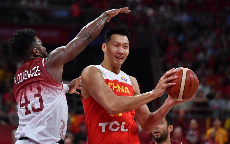 中国队篮板被对手完爆，李楠直言输球很遗憾