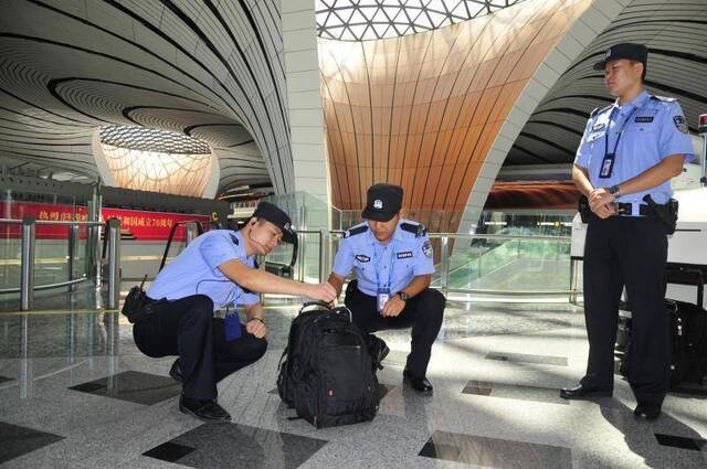 北京大兴国际机场综合演练，办理临时乘机证明只需十分钟