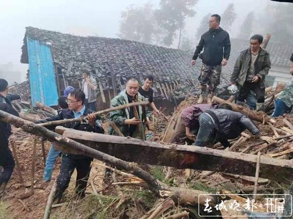 云南山体崩塌9人梦中被埋：男孩顿时失去6名亲人