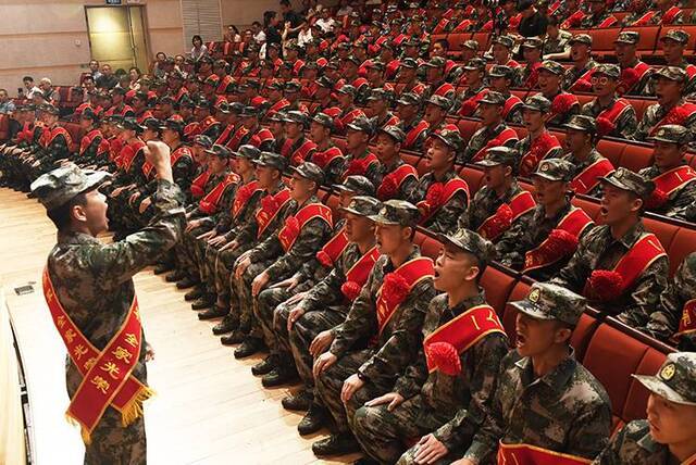 北京新兵即将踏上军旅征程西城举行新兵欢送大会