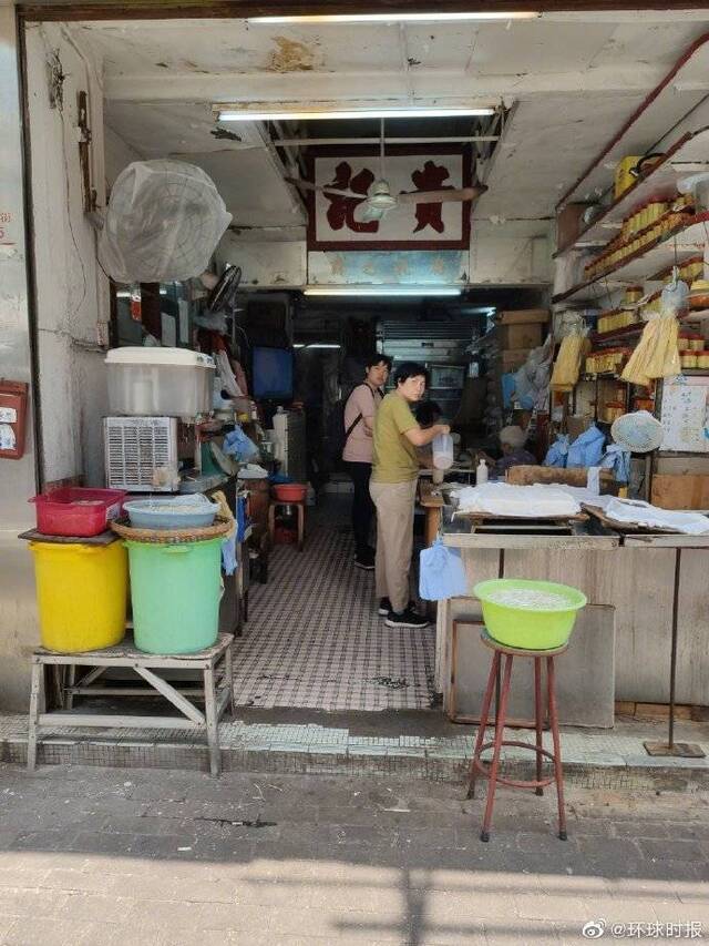 记者探访香港九龙待拆迁社区 店铺关门人烟寥寥