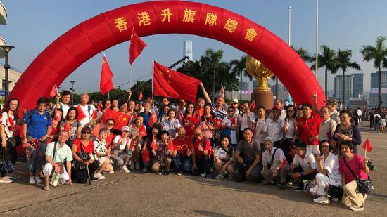 香港千名市民参加升旗仪式 金紫荆广场这一幕很燃