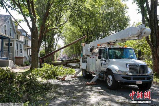 飓风“多里安”强度减弱 仍令加拿大海洋省份大面积停电