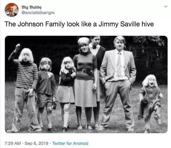 推特网友上传了一张上世纪70年代约翰逊一家的合影（最左为鲍里斯）/推特截图