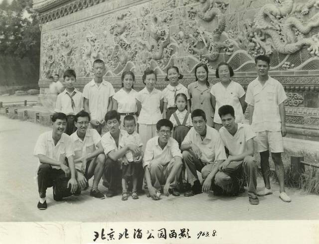 “荡起双桨班”时隔56年再合影