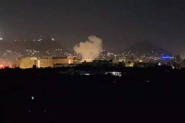 11日凌晨，一枚火箭弹在美驻阿富汗首都喀布尔大使馆附近发生爆炸（图源：推特）