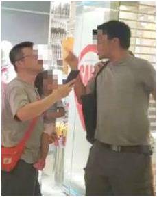 香港男教师在商场唱国歌被打 警方:正追缉3名男子