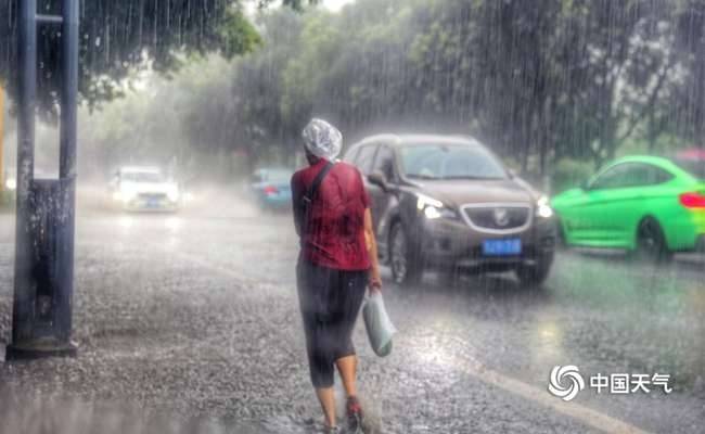 四川盆地雨势增强 北方寒凉南方高温升级