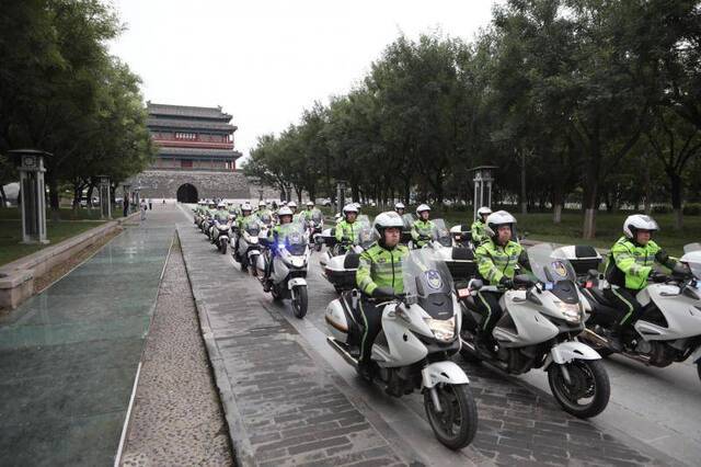 北京交警增添“铁骑队” 三环路内接警5分钟即到现场