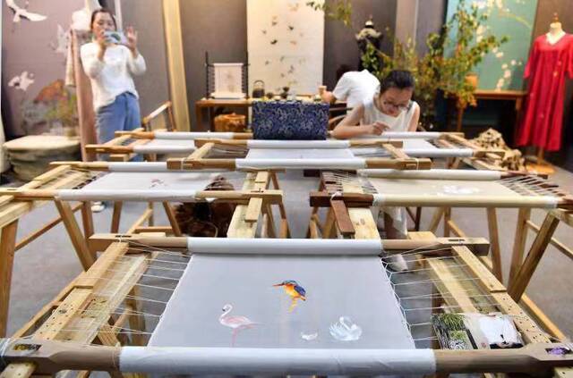 北京设计博览会体验纸餐具、棋具