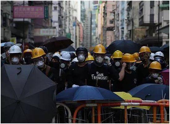 长安剑：香港街头的年轻人 能找得到自己的出路吗