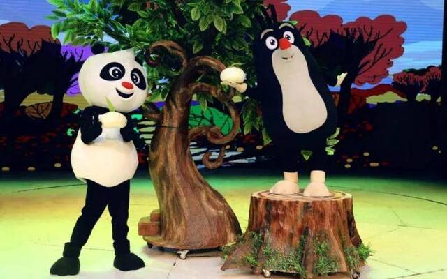 《熊猫和小鼹鼠》《白雪公主》等在中国木偶剧院庆中秋