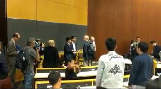 乱港分子黄之锋窜访美国大学 接下来一幕大快人心