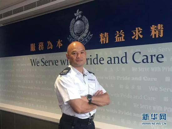  9月13日，香港警务处机动部队警署警长刘泽基在香港警察总部接受记者采访。新华社记者查文晔摄