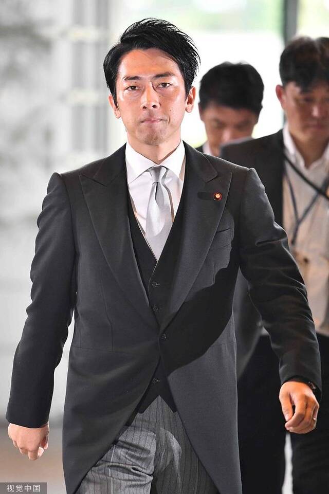 小泉进次郎刚入阁就“唱反调”，他会是首相接班人吗？