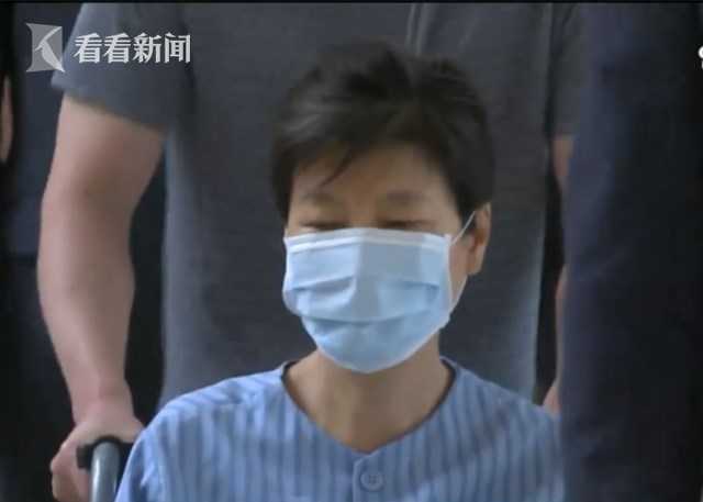 朴槿惠今日接受肩部手术 全程坐轮椅脸色苍白(图)