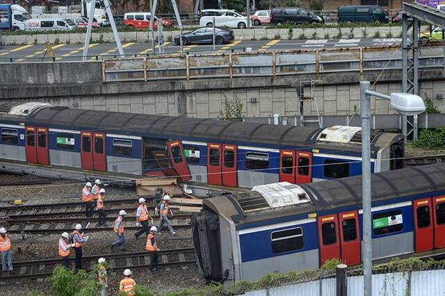 港铁红磡站附近列车脱轨现场持续救援组图