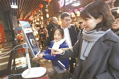 “礼赞70年”系列报道  从凭票排队到移动支付