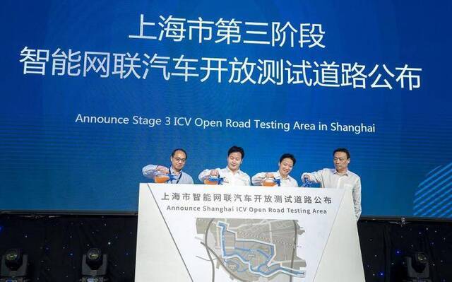 9月16日，在上海举行的2019世界智能网联汽车大会上，无人驾驶汽车成亮点。图/视觉中国