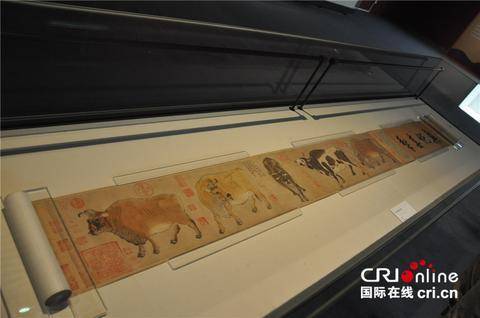 9月17日，“回归之路—新中国成立70周年流失文物回归成果展”在国家博物馆开幕。图为展出的《五牛图》卷摄影：乔全兴