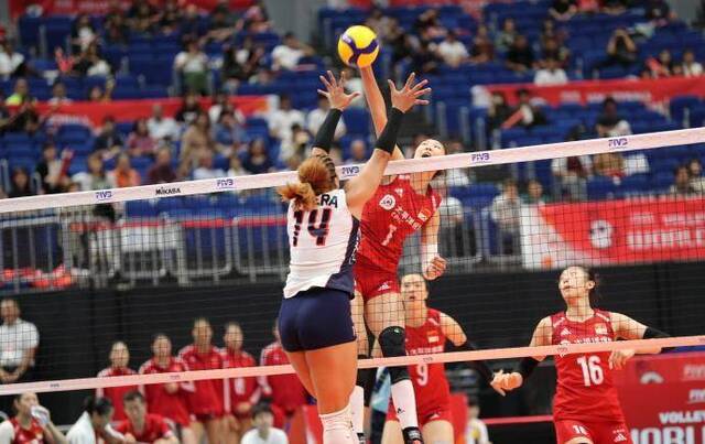 四连胜！中国女排3-0横扫多米尼加女排