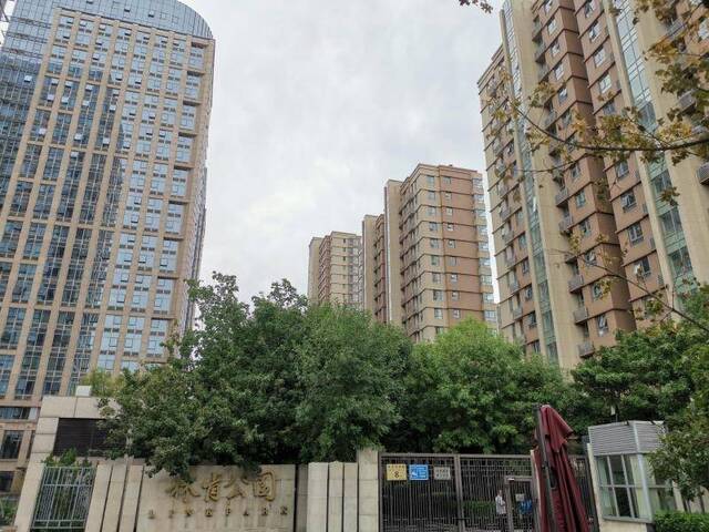 亦庄二手商办房源两年半降了三成 住宅也“补跌”｜探访