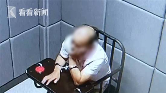 凭一张黑白照片 警方街头抓获潜逃21年命案嫌犯