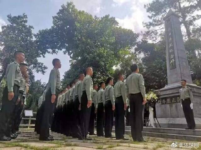 “九一八”前夕 驻港官兵瞻仰乌蛟腾烈士纪念园