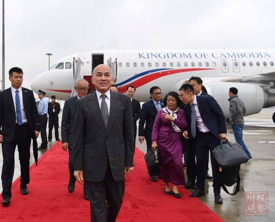柬埔寨国王乘飞机抵达成都 开启首次访川行程