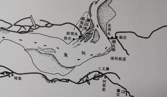 △东坝头是黄河九曲十八弯最后一道弯所在地。1855年（清咸丰五年），黄河在河南兰阳（今兰考）北岸铜瓦厢决口，洪水向北夺大清河入海，结束了黄河近700年南下夺淮入海的局面。这是黄河距今最近的一次大改道。这是黄河博物馆展示的铜瓦厢河决示意图。