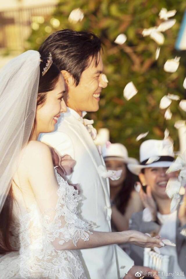 向佐郭碧婷婚礼现场照曝光 向太称只有几位亲人参加婚礼