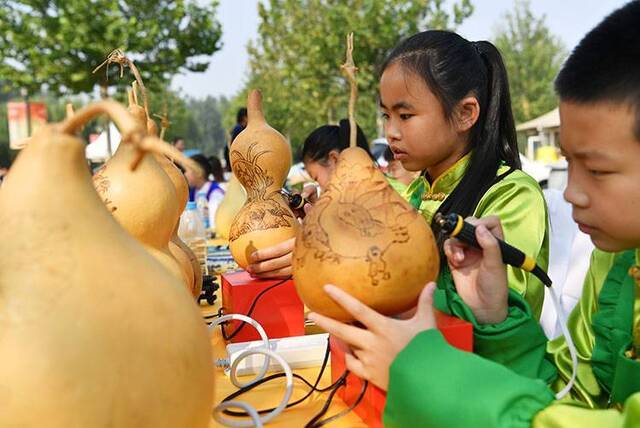 百年古梨园秋实飘香 庞各庄金秋旅游文化节开幕