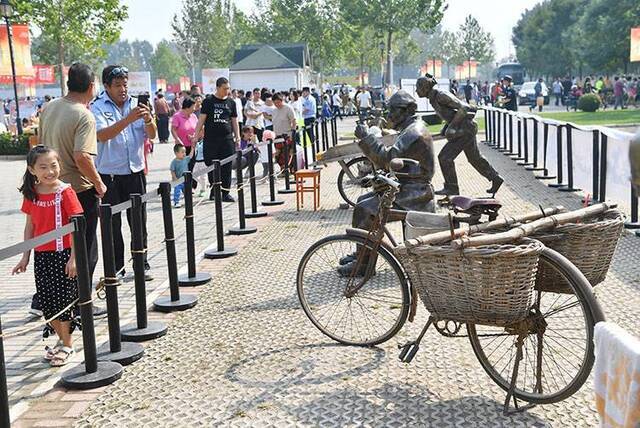 百年古梨园秋实飘香 庞各庄金秋旅游文化节开幕