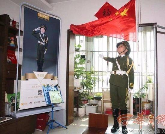 10岁男孩每天6点在家升国旗 已坚持7年梦想考军校