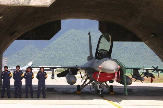 台军F-16图自台媒