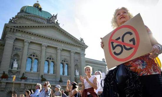 瑞士数千民众抗议5G“强迫辐射” 政治家：有人煽动