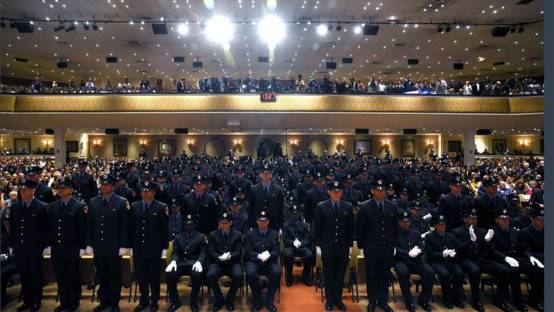 结业典礼现场。图源：纽约市消防局