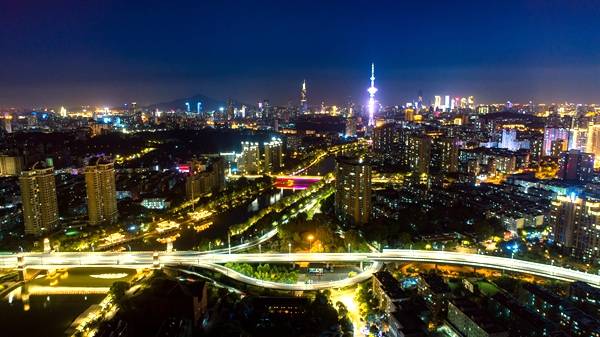 夜太美！南京夜景亮化惹人醉 璀璨绚丽迎国庆