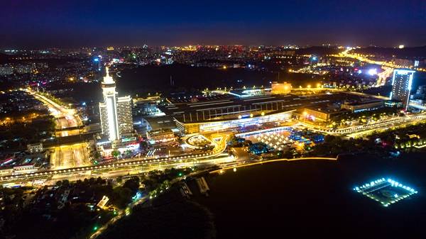 夜太美！南京夜景亮化惹人醉 璀璨绚丽迎国庆