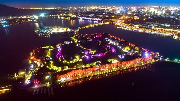 夜太美！南京夜景亮化惹人醉 璀璨绚丽迎国庆