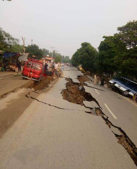 地震现场图（图源：巴基斯坦媒体）