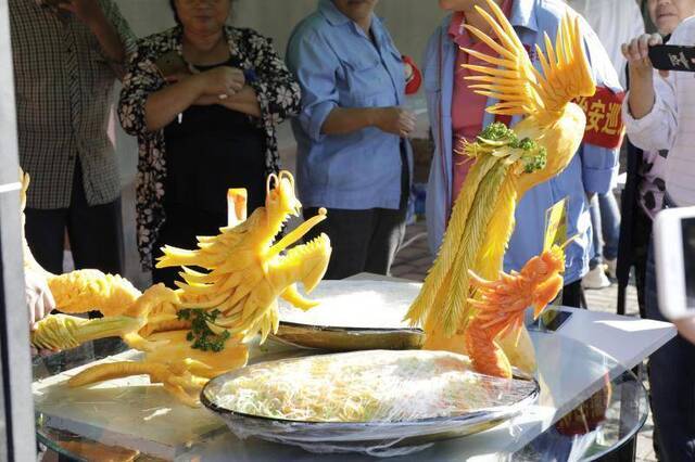 趁着水库鱼上市 北京密云鱼王美食节开幕