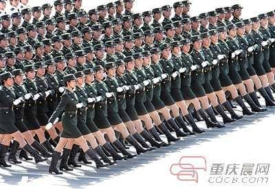 2009年10月1日，杨菁所在的女兵方队走过天安门