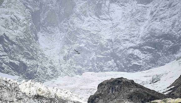 勃朗峰地区冰川融化恐崩塌 意大利小镇封路疏散