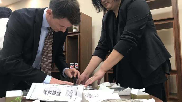 上海成立全国首家永久居留事务服务中心服务6000余新移民：帮他们更好融入中国