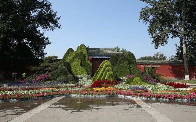 地坛公园花坛景观。北京市国庆游园指挥部供图