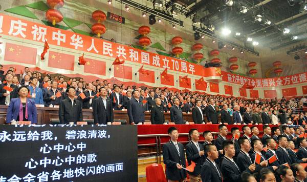 我省举行庆祝新中国成立70周年大型晚会 张庆伟王文涛黄建盛陈海波等出席观看