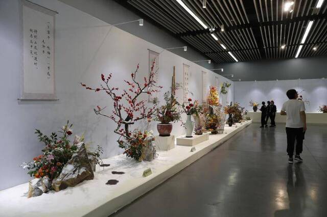 70组插花作品亮相园博馆，“盛世花开”为祖国庆生