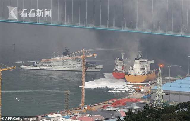 韩国港口油轮突然爆炸起火 桥上汽车狂逃如大片